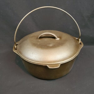 Lodge #8 Cast Iron Dutch Oven Pot with Lid 10-1/4 in – Emma Jeans
