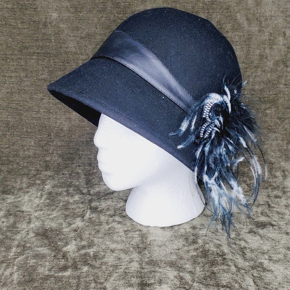 60s/70s Black Wool Cloche Hat With Feather Trim - image 3