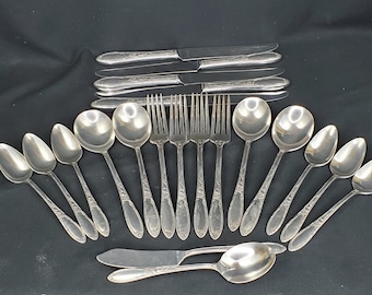 1934 Oneida Silver Heirloom Plate Chateau Pattern 21 pieces