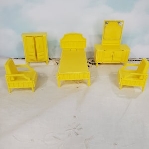 Plastic Dollhouse Furniture Bedroom Bed Dresser Wardrobe 2 Chairs