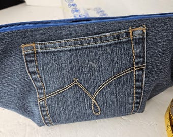 Sac bandoulière en denim fait main avec fermeture éclair bleue recyclée
