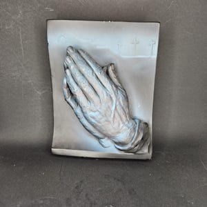 Ceramiczna tabliczka z napisem „Modlące się ręce” firmy Johnels Enterprizes