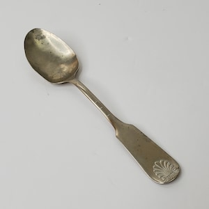 International Silver Holmes & Edwards Aztec Coin Mfg Shell Pattern 1 Spoon