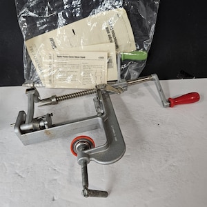 Pampered Chef Apple Peeler Corer with extra corer