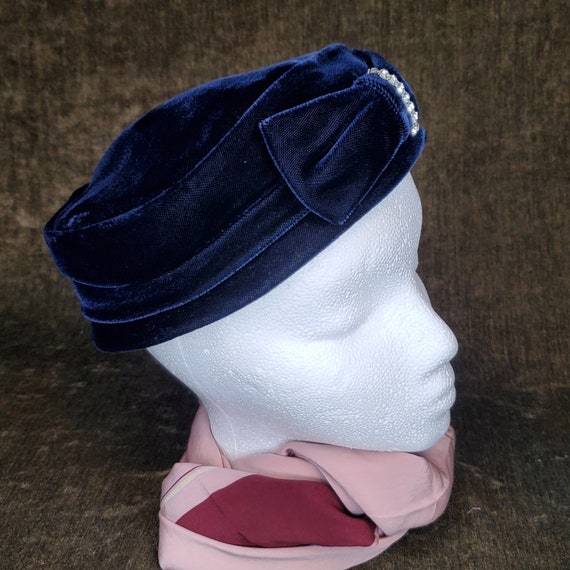 50s/60s Blue Velvet Hat With Bow And Clear Rhines… - image 4