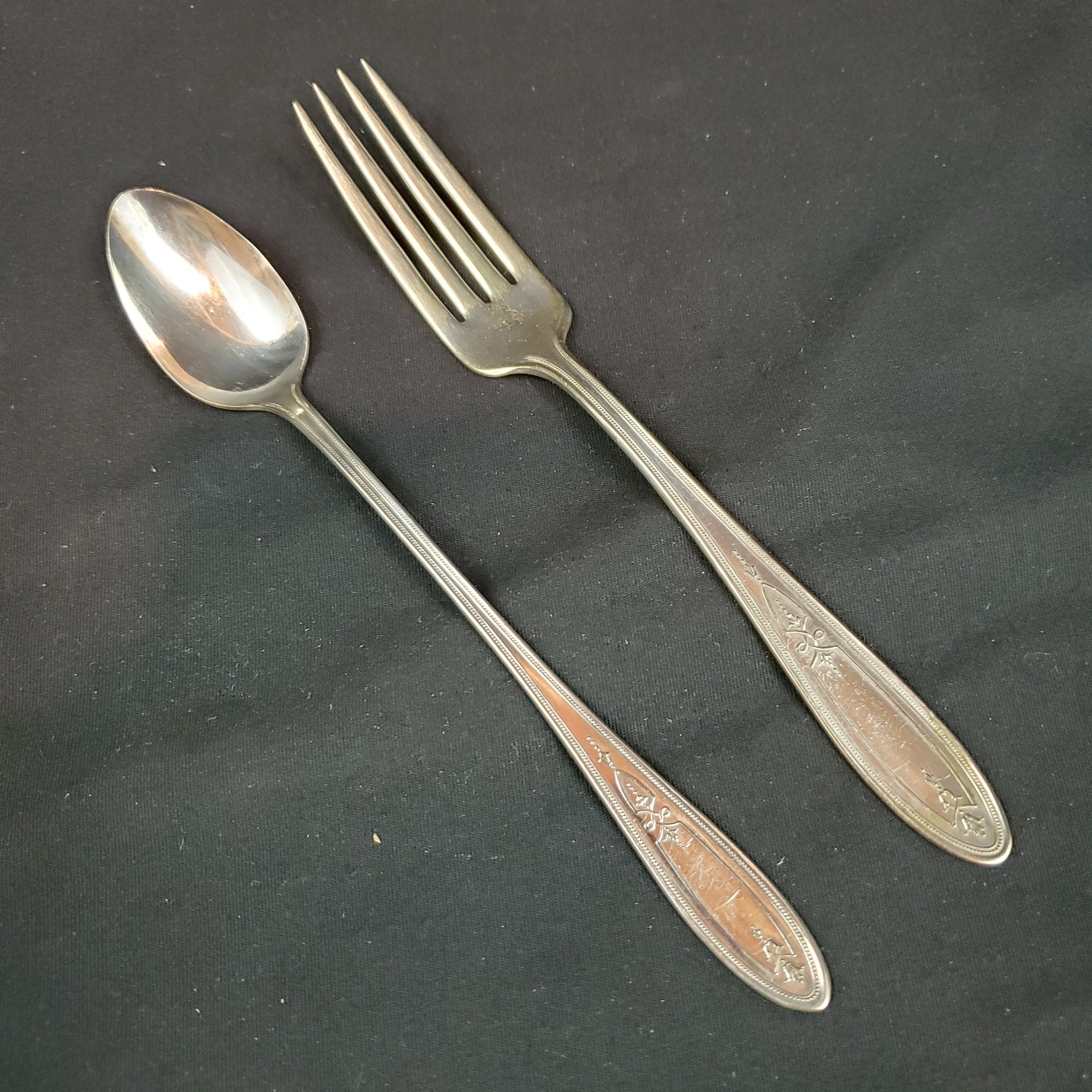 1928 Oneida Peerless Silver Plate Lorain Pattern 2 pieces