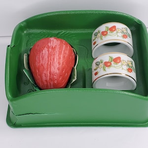 Vintage 1978 Avon Strawberry Porcelain Napkin Rings & Soap Set
