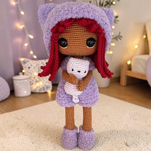 Luna and Kitty – 25 cm (9.8 in) Poseable Crochet Doll with Cat