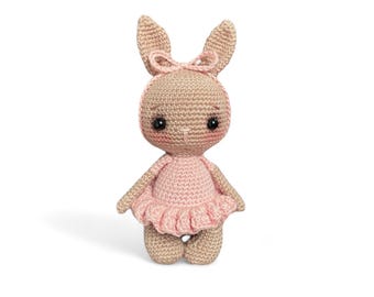 Sweet Bunny Amigurumi Art Doll – 18 cm (7 in) Kawaii Decor – Original Design