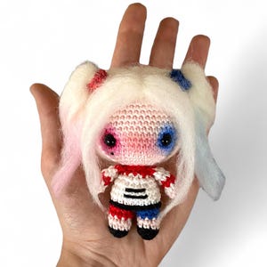 Kawaii Chibi Clown Puppe, 10 cm, rot und blau, Comic inspiriert, Schlüsselanhänger Option