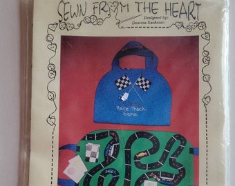 Aus dem Herzen genähte Rennbahn-Spielhülle mit Muster, ungeschnittene Spielzeugmatte, 1994