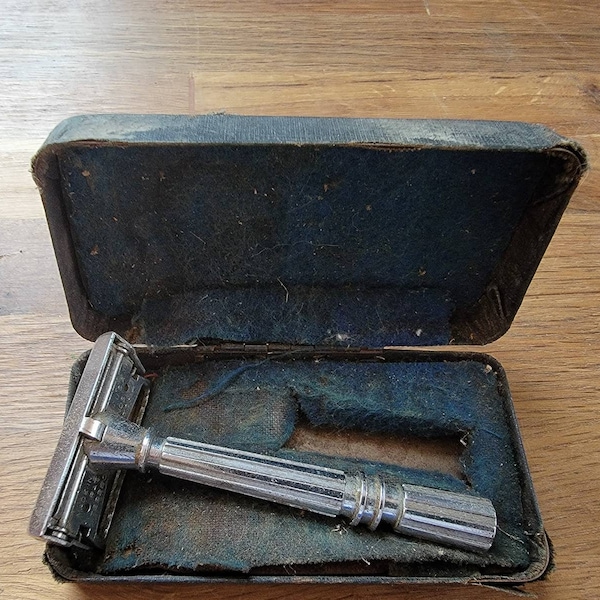 Gem Micromatic Clog Proof Saftey Razor with Case Made in USA Vintage