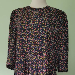 Vintage/1970&#39;s/Floral and Navy/Day Dress Size 12 to 14