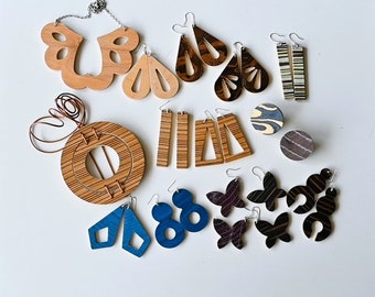 Ordine in bundle all'ingrosso per 15 gioielli in legno, orecchini, collane e anelli