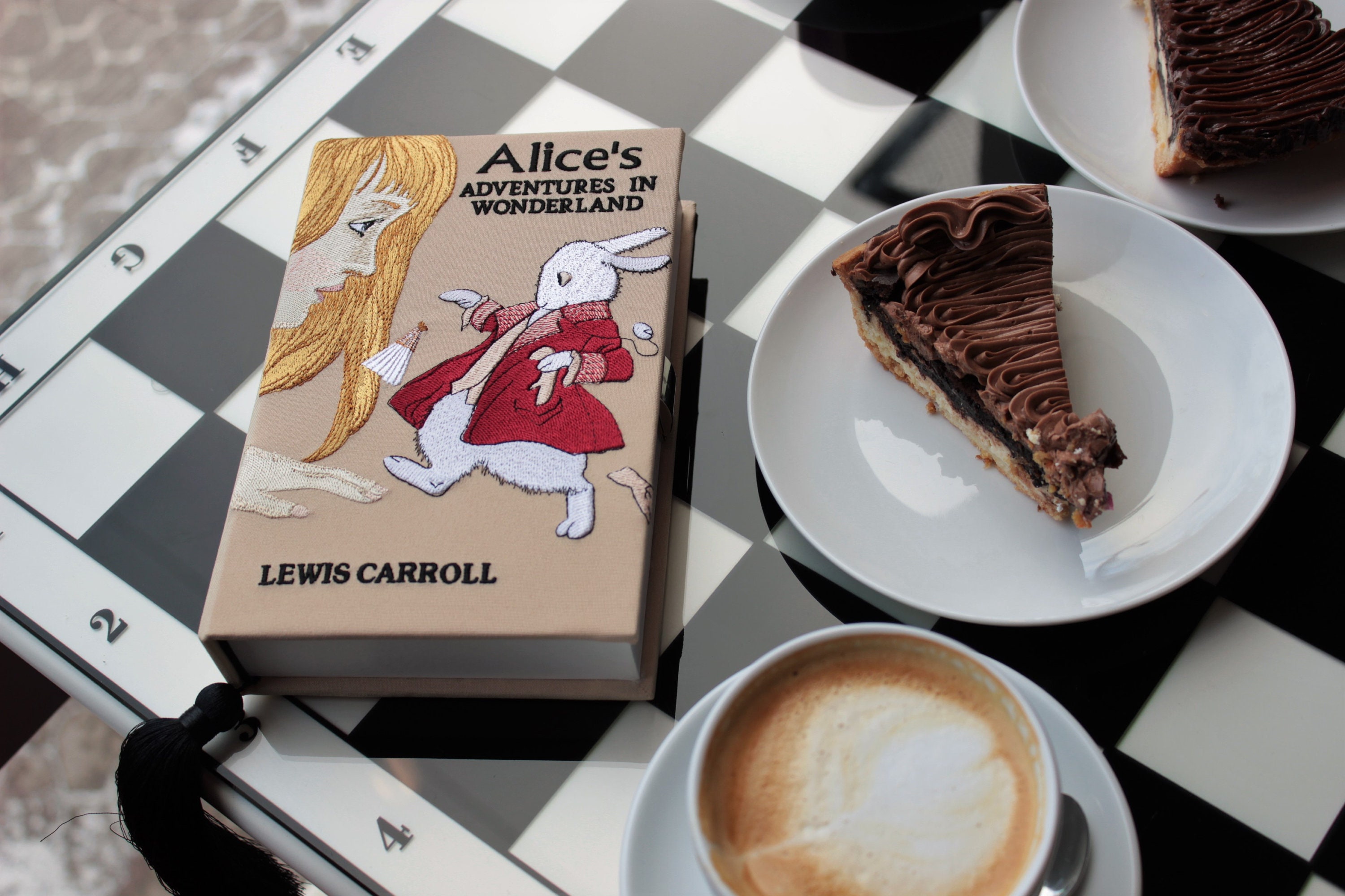 Алиса сладости. Alice in Wonderland book. Сумка книга Алиса в стране чудес. Alice's Adventures in Wonderland by Lewis Carroll. Alice in Wonderland обложка книги.