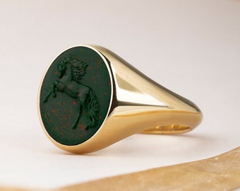 14K gouden zegelring paard, gegraveerde ring lopende hengst, paardensport sieraden gouden ring, statement ring paardenliefhebber, gouden paardensieraden