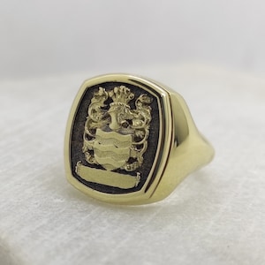Solid Gold Coat of Arms Signet Ring: Engraved Family Crest