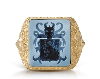Engraved Blue Sardonyx Signet Ring, Chunky Gold Ring, Coat of Arms Signet Ring, Family Crest Ring, Custom Sardonyx Ring, Men Gold Chevalier