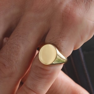 Anello con sigillo in oro 14 carati: anello geometrico personalizzato