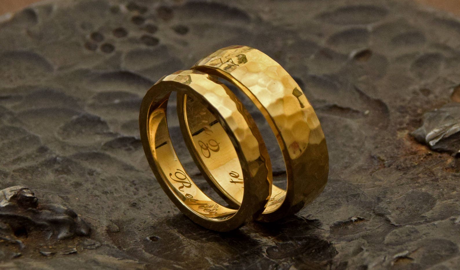 Wedding Ring Set 18k Hammered Gold Bands Solid Gold Wedding Etsy