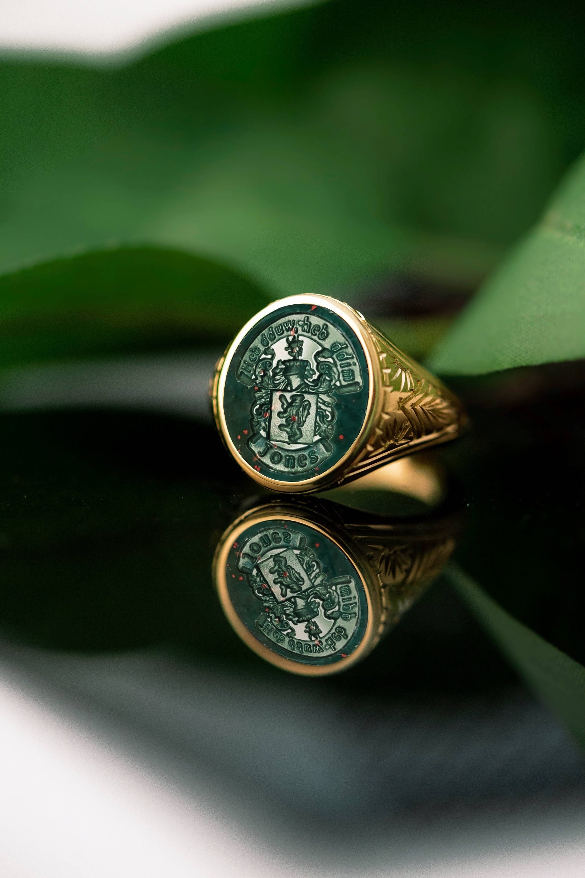 Green Family Crest - Men and women rings - Crest Jewelry – Heraldic Jewelry