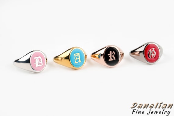 Petit doigt monogramme chevaliere en email chevaliere sterling bague lettre bague femme chevaliere rose petit doigt bague initiale cadeau bague Etsy France