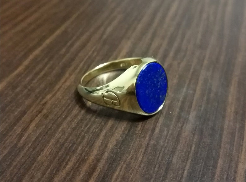 Bague lapis lazuli homme, chevalière personnalisée, bague en or pour homme, petit doigt, bague monogramme, bague lettre homme, gravure bague homme, cadeau pour lui image 2