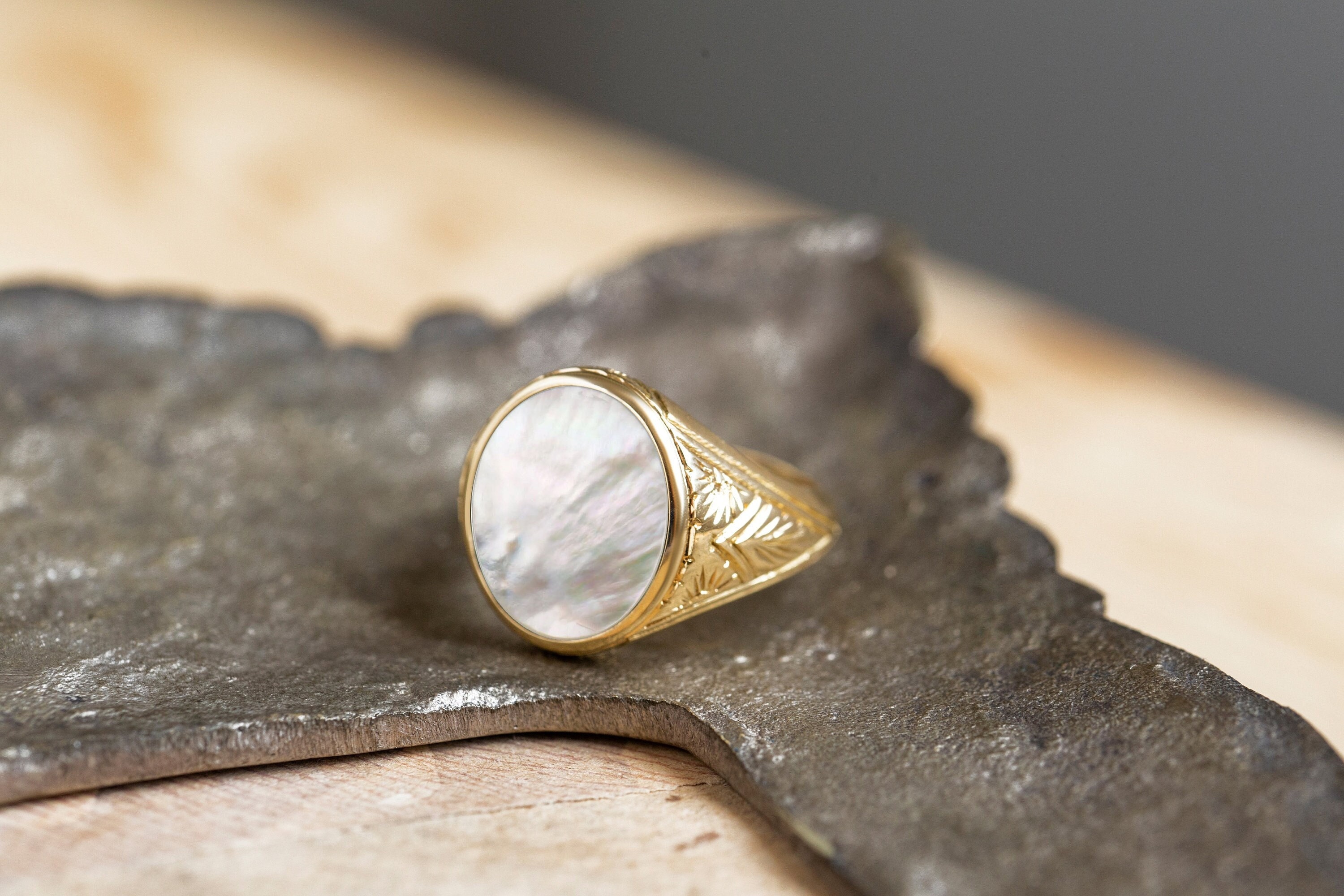 Silver Mother Of Pearl Signet Ring - F5284 | F.Hinds Jewellers