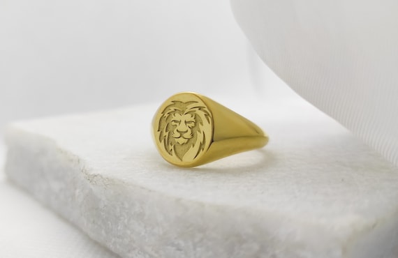 9ct Gold Signet Ring with Lion Seal Engraving | RH Jewellers
