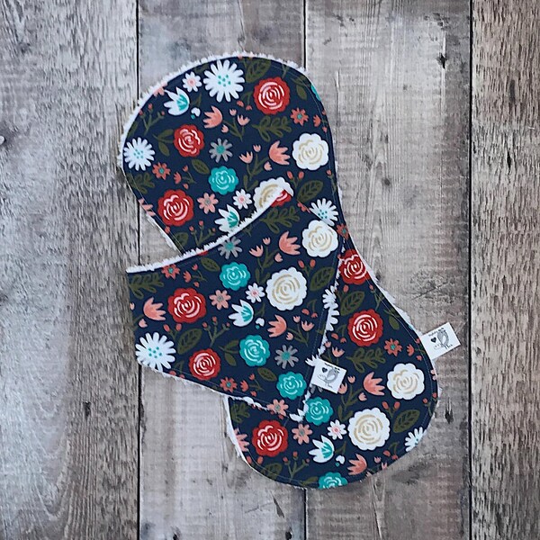 Bib & Burp Set ~ Baby Girl Bandana Bib/Burp Cloth ~ Burp Cloth ~ Bandana Bib ~  Baby Shower Gift ~ Baby Girl ~ Flowers