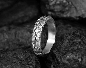 Anillo Fisura. Anillo de plata 925ml. Hecho a mano. Anillo alternativo.