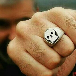 Anillo calavera tamaño XL. Sello hecho a mano en plata 925ml. Macizo. Anillo unisex