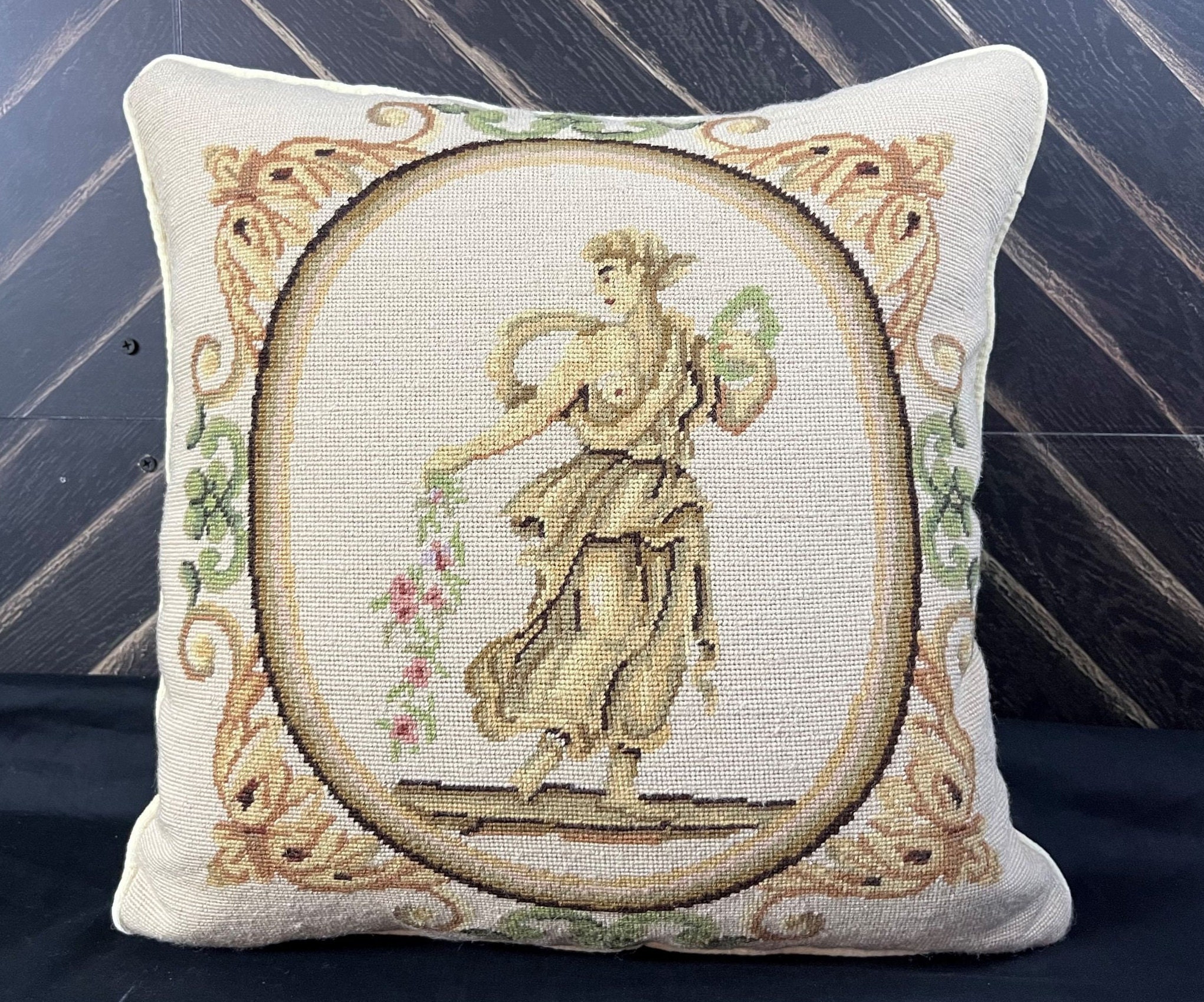 アンティーク プチポワン 薔薇のガーランドのニードルポイント