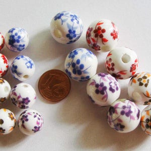 10 Perles Rondes Porcelaine fond Blanc Fleurs Bleu Marron Rose Rouge Vert ou Violet dia 6 à 16mm DIY création bijoux image 2