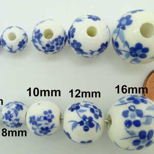 10 Perles Rondes Porcelaine fond Blanc Fleurs Bleu Marron Rose Rouge Vert ou Violet dia 6 à 16mm DIY création bijoux image 3