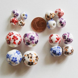 10 Perles Rondes Porcelaine fond Blanc Fleurs Bleu Marron Rose  Rouge Vert ou Violet dia 6 à 16mm DIY création bijoux
