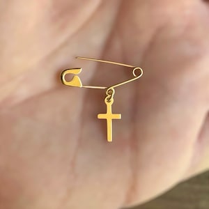 Gold Safety Pin Brooch with Cross Charm – Minimalist Baptism Pin, Greek Christening Gift, Unisex Gift Pin, Religious Jewelry Gift For Baby