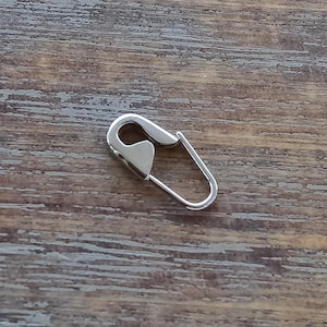 Pendiente Mini Punk con Pasador de Seguridad de Oro Blanco de 1/2'' / 9K 14K 18K