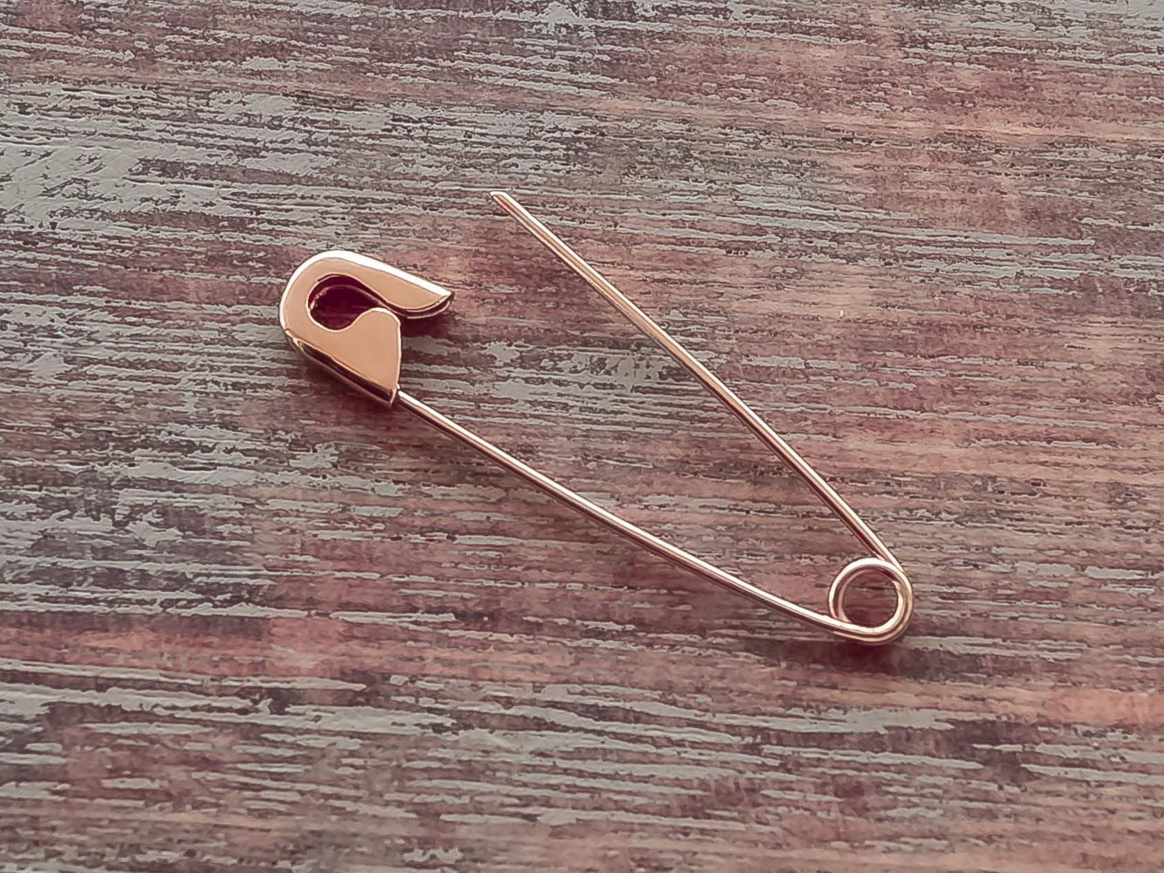 18k Yellow Gold Large Safety Pin Brooch - D43