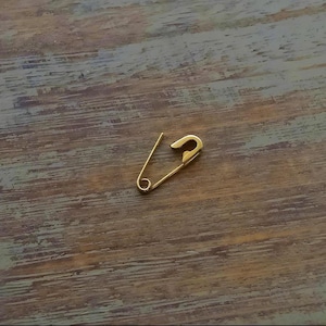 Pendiente mini punk con imperdible de plata esterlina de 5/8'' Chapado en plata/oro/oro rosa