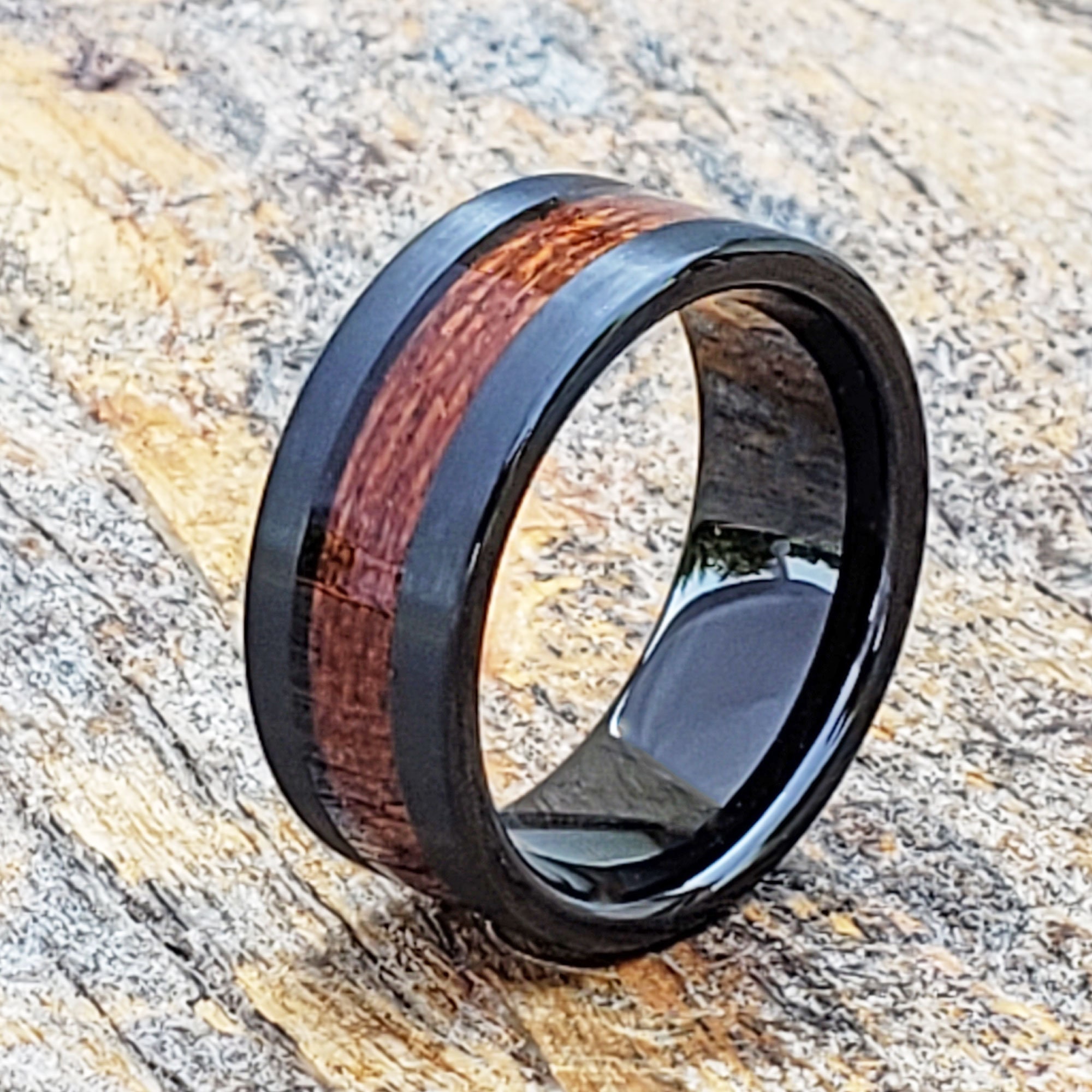 男性用結婚指輪、ブラックタングステンリング、マットブラックリング、ブラック結婚指輪、メンズタングステンリング、インレイウッドウイスキー樽リング、メンズリング