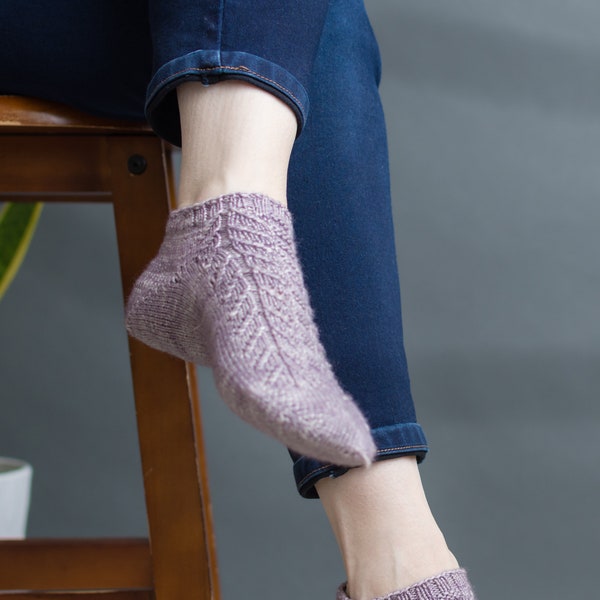 Refined Ankle Sock Knitting Pattern