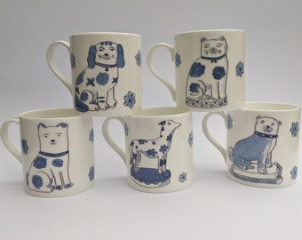 Tasses en porcelaine tendre avec chats et chiens