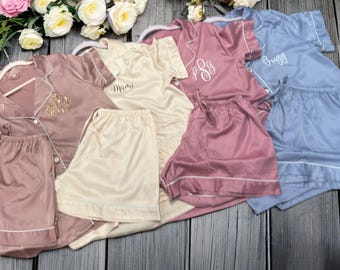 Bridesmaid Gift - Personalized Pajama - Customized Gift for Her - Bridesmaid Pajamas - Pajama Set - Birthday Gift - Bridesmaid Proposal