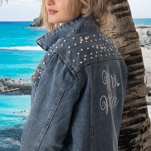 Jeansjacke mit Anpassung, Perlen-Jeansjacke, kundenspezifische personalisierte Jacke, Hochzeits-Geschenke, Braut-Jacke, kundengebundenes Brautgeschenk Bild 3