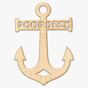 K&ouml;nnte beinhalten: Holzanker mit den Worten "Poop Deck" ausgeschnitten in der Mitte.