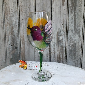 Hand painted hummingbird wine glass, Personalized wine glasses, Bird Wine Glass, Wedding gift, Sympathy gift, Gift for Dad, Gift for Mom