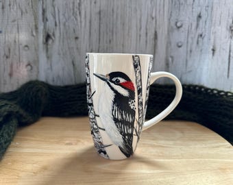 Taza de pájaro carpintero pintada a mano: regalo para amantes de las aves, pájaro carpintero velloso, regalo para el Día de la Madre, taza de café para mamá