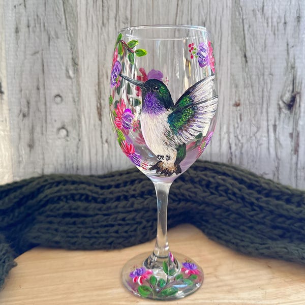 Bicchiere da vino con colibrì dipinto a mano: regalo personalizzato per gli amanti degli uccelli