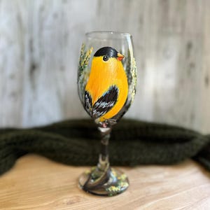 Hand painted Goldfinch wine glass, Gift for wedding, Anniversary Gift, Bird gift, Bridesmaid gift, Groomsmen, Gift for parents, Gift for Mom